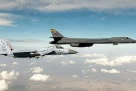 'Đại bàng bất bại' F-15C Israel hộ tống 'pháo đài bay' B-1B Mỹ để thị uy Iran
