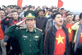 Thiêng liêng nghi thức chào cờ ở điểm cực Bắc Tổ quốc