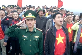 Thiêng liêng nghi thức chào cờ ở điểm cực Bắc Tổ quốc