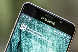 Samsung tiếp tục lộ diện smartphone mới, lần này là C7 (SM-C7000)