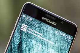 Samsung tiếp tục lộ diện smartphone mới, lần này là C7 (SM-C7000)