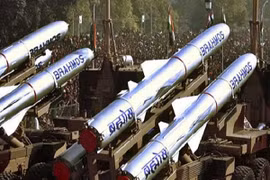 Lục quân Ấn Độ biên chế thêm 2 trung đoàn tên lửa siêu âm BrahMos