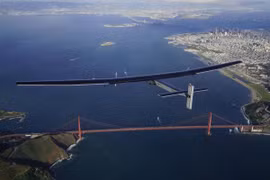 Chiếc máy bay năng lượng mặt trời SI-2 đã vượt qua chặng đường nguy hiểm nhất