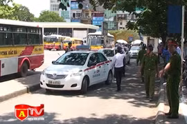 Kiên quyết xử lý taxi “dù”, taxi vi phạm