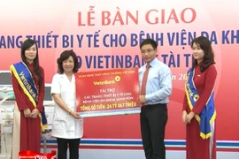 Vietinbank bàn giao trang thiết bị y tế cho bệnh viện Xanh Pôn