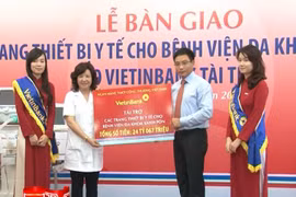 Vietinbank bàn giao trang thiết bị y tế cho bệnh viện Xanh Pôn