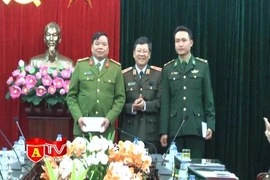 Khen thưởng các đơn vị tham gia bắt giữ đối tượng giết người ở quận Cầu Giấy