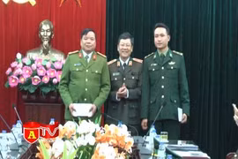 Khen thưởng các đơn vị tham gia bắt giữ đối tượng giết người ở quận Cầu Giấy