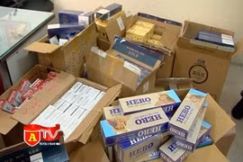 Đột kích kho thuốc lá ngoại nhập lậu 