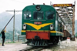 Xây dựng thêm cầu đường bộ bắc qua sông Hồng