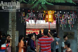 Sự thật phía sau tấm rèm màu