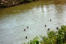 Thủy thần “nuốt” chửng ba học sinh