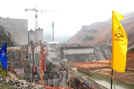 25 hộ dân vùng lòng hồ có nguy cơ bị nhấn chìm 