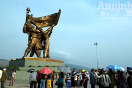 Còn đó, nơi thiên sử vàng chói lọi