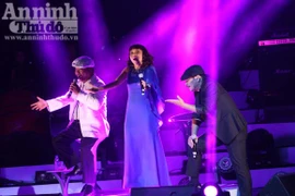 "Cháy" Cây đàn Chapi trong đêm nhạc tại Cung VHHN Việt- Xô