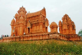 Màn vũ ca văn hóa phi vật thể thế giới chào đón Tháp Chăm 