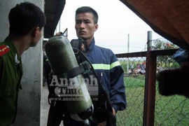 Xem lực lượng chuyên môn cao tiếp cận hố biogas chết người