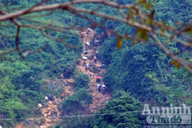 “Thâm nhập” những cung đường mòn hàng lậu, hàng "nóng"