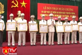 Lực lượng an ninh đón nhận Huân chương Bảo vệ Tổ quốc