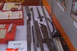 Tuyên truyền lịch sử CAND và tiếp nhận 400 kỷ vật