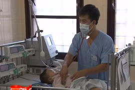 Bệnh viện Nhi TƯ tiếp nhận 2 trẻ nguy kịch do đuối nước