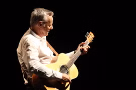 "Nức lòng" màn biểu diễn của huyền thoại sống guitar thế giới