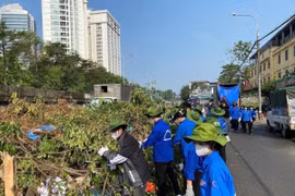 Phường Phúc Xá huy động nhiều lực lượng cùng nhân dân tổng vệ sinh đường phố