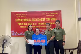 Công an huyện Thanh Oai hỗ trợ xây nhà tình nghĩa cho gia đình có hoàn cảnh khó khăn