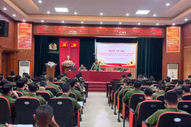 Đối thoại với cán bộ chiến sỹ Công an phường nhằm nâng cao chất lượng công tác