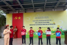 Tuyên truyền giáo dục pháp luật về phòng chống ma túy và trật tự an toàn giao thông cho 1.400 học sinh