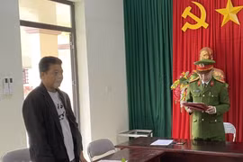 Bắt Giám đốc và các cán bộ, giáo viên Công ty Cổ phần vận tải, dịch vụ và xây dựng Bắc Kạn