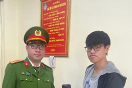 Công an phường Văn Miếu tìm và trả lại điện thoại bị thất lạc cho nam thanh niên