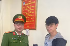 Công an phường Văn Miếu tìm và trả lại điện thoại bị thất lạc cho nam thanh niên