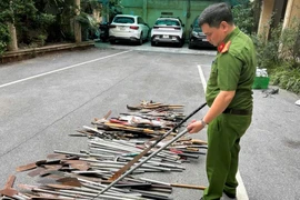 Tiêu hủy hơn 700 vũ khí, vật liệu nổ và công cụ hỗ trợ được nhân dân giao nộp