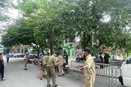 Xử lý các điểm lấn chiếm vỉa hè tại khu vực vườn hoa Đào Duy Anh, Xã Đàn 