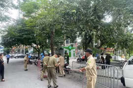 Xử lý các điểm lấn chiếm vỉa hè tại khu vực vườn hoa Đào Duy Anh, Xã Đàn 