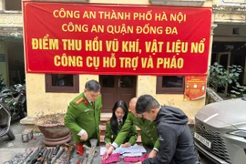 Công an quận Đống Đa thu hồi 14 khẩu súng các loại trong những ngày đầu cao điểm