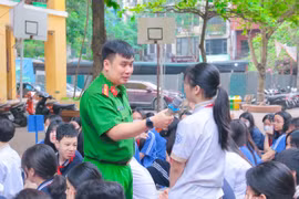 Cấp căn cước công dân và trang bị kiến thức quý cho học sinh trường THCS Thái Thịnh