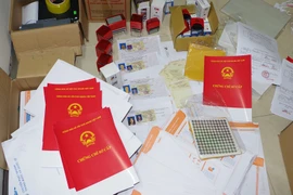 Đường dây làm giấy tờ giả thu lời bất chính khoảng 100 tỷ đồng