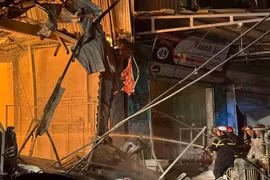 Điều tra nguyên nhân vụ cháy gần 10 nhà xưởng ở xã Hữu Bằng