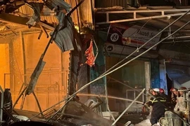 Điều tra nguyên nhân vụ cháy gần 10 nhà xưởng ở xã Hữu Bằng