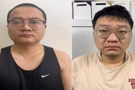 Hai người nước ngoài mang tiền giả sang Việt Nam tiêu thụ