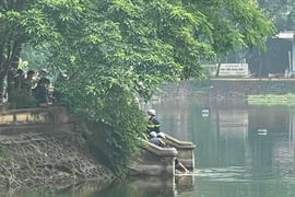 Một nữ sinh tử vong dưới hồ Láng