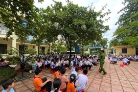 Nâng cao nhận thức trong phong trào thi đua tuyên truyền Luật quản lý sử dụng vũ khí vật liệu nổ và công cụ hỗ trợ 