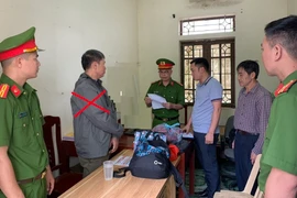 Không giành được quyền nuôi cháu gái, người đàn ông quay ra vu khống cán bộ Công an