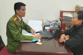 Bắt người phụ nữ cho vay lãi suất "cắt cổ"