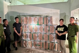 Khởi tố 3 đối tượng buôn bán 44.000 bao thuốc lá nhập lậu