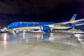 Boeing 787 của Vietnam Airlines bị xô lệch cánh cửa tại sân bay Nội Bài