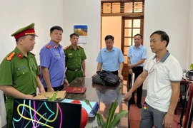 Gây sức ép với nhà thầu để chiếm đoạt tiền