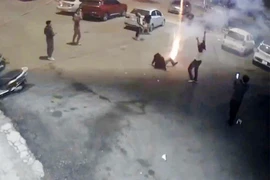 Đốt pháo giữa đường, 2 người bị bắt giữ